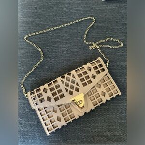 Geo cutout clutch
